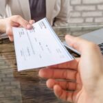 Как обналичить чек в США: полное руководство