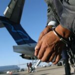 Как происходит депортация из США - от задержания до выдворения