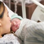 Сколько стоят роды в США без страховки: реальные примеры и советы