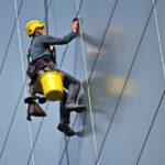 Работа промышленным альпинистом в США: особенности профессии и требования