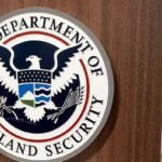 Как иммигрантам защитить себя после закрытия офисов DHS?