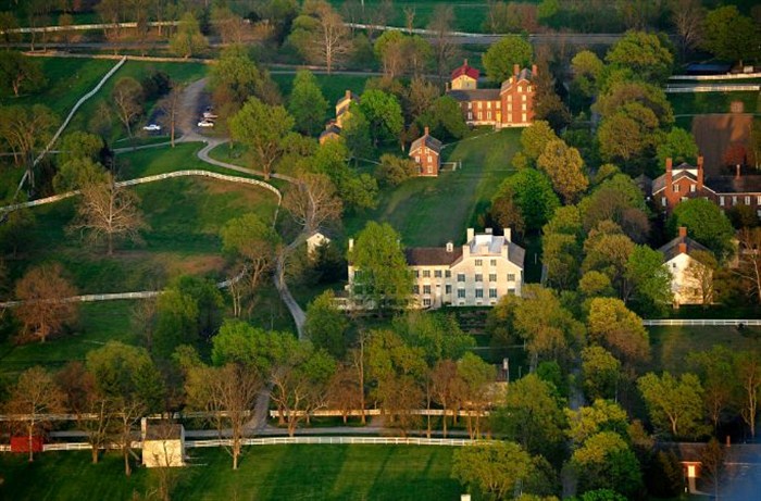 Шейкер Виллидж оф Плезант Хилл (Shaker Village of Pleasant Hill).