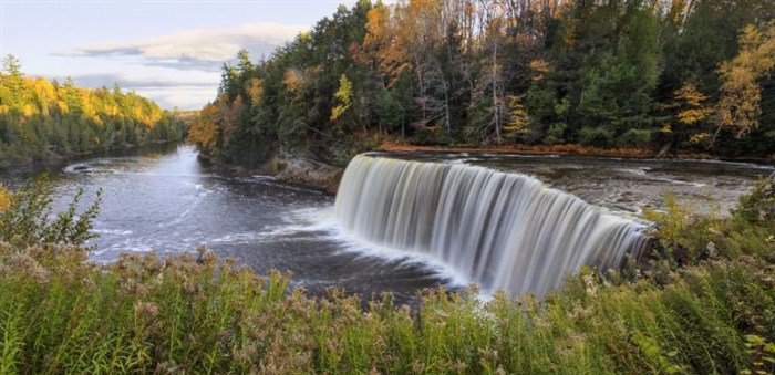 Водопады Такваменон (Tahquamenon Falls)