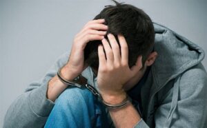 Преступность несовершеннолетних в США: причины, тенденции и правовые последствия
