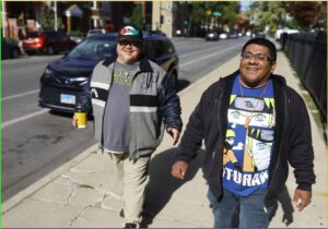 как Чикаго противостоит иммиграционному рейду Midway Blitz с помощью свистка