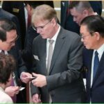 Чем отличается консул от посла США