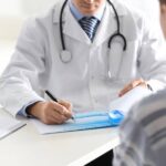 Как пауза на иммиграционные визы из 75 стран угрожает здравоохранению США