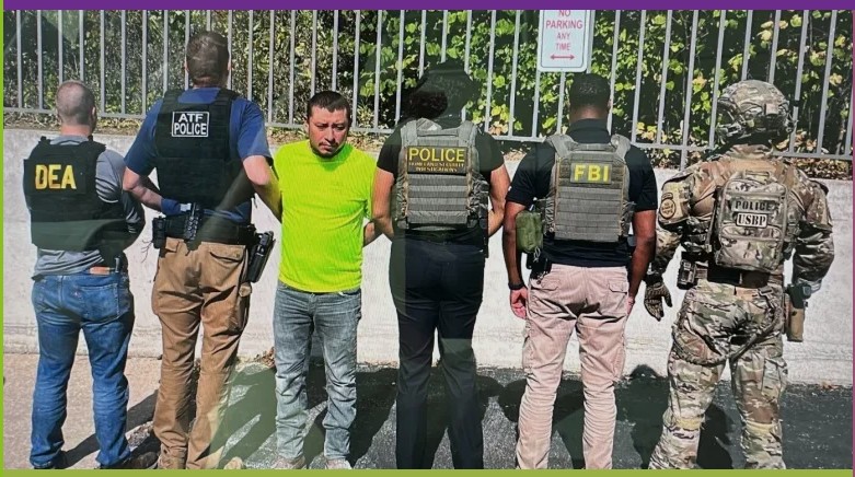 Суд над жителем Чикаго обвиняемым в назначении награды за главу пограничного патруля Грегора Бовино