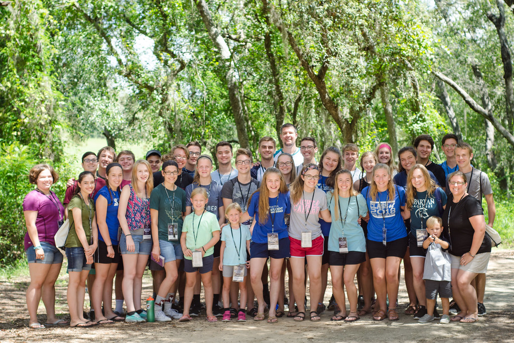 как церковные молодежные группы помогают иммигрантам адаптироваться в США